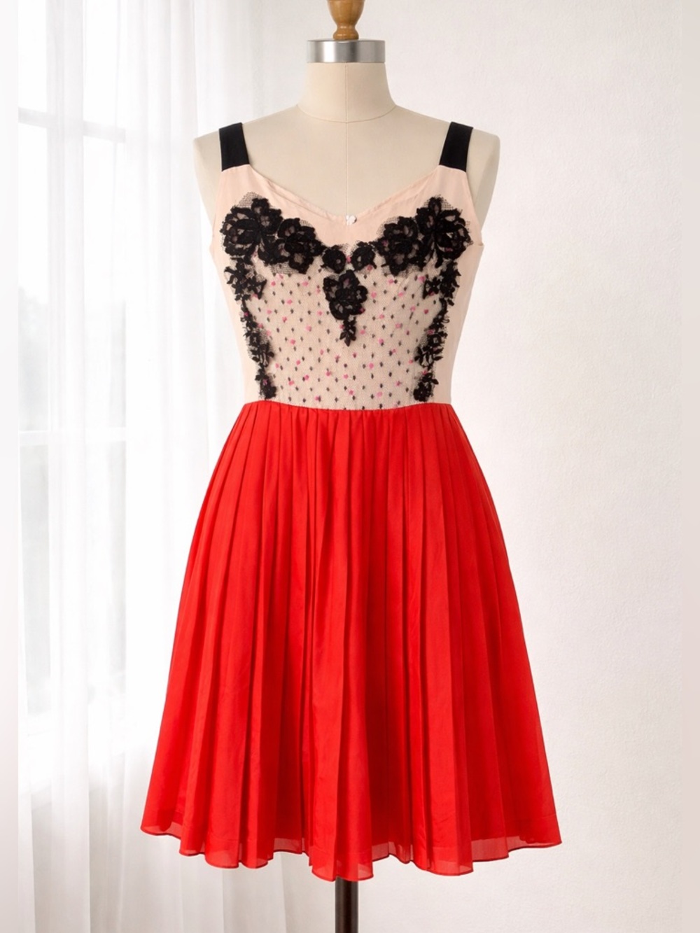 Balletcheena Couture Lace Appliqué Cocktail Dress Pleated Skirt Size M